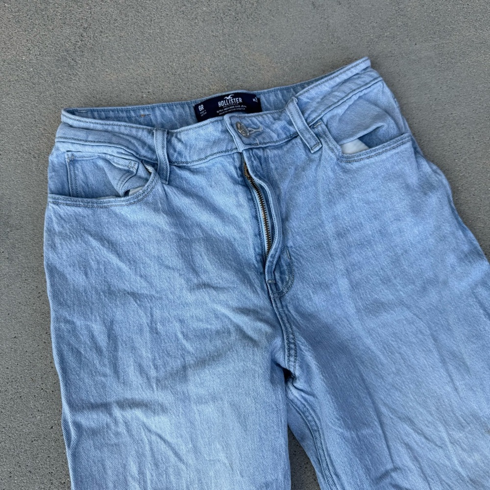 Hollister Women Denim Ultra High-Rise Dad Jeans in Light‎ Blue